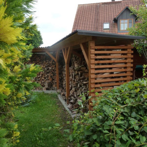 Helmes Gartenbau - Gartenhaus und Carports