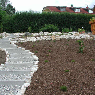 Helmes Gartenbau - Podeste und Treppen