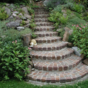 Helmes Gartenbau - Podeste und Treppen