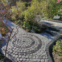 Pflaster-Gartenweg