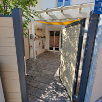 WPC-Sichtschutz und Eingangstürchen