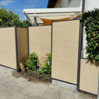 WPC-Sichtschutz mit Bepflanzung